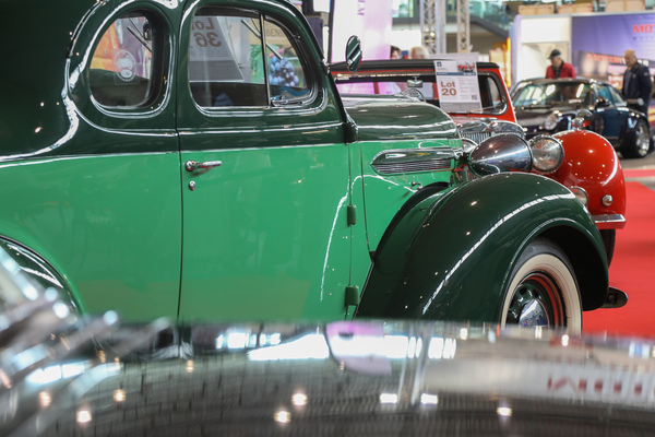 Bild: Einige Vorkreigsfahrzeuge waren unter den neueren Wagen durchaus auszumachen - Retro Classics Stuttgart 2024