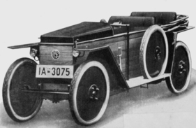 Einstieg in die Fahrzeugproduktion 1922 mit dem SB-Elektrowagen in zweisitziger Ausführung. Das Fahrzeug gab es natürlich auch mit den kleinen DKW-Zweitaktmotoren Einstieg in die Fahrzeugproduktion 1922 mit dem SB-Elektrowagen in zweisitziger Ausführung. Das Fahrzeug gab es natürlich auch mit den kleinen DKW-Zweitaktmotoren