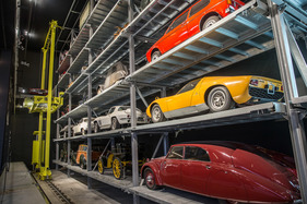 Einzug der Monterverdi-Sammlung im Verkehrshaus Luzern - der Monterverdi 375 S Prototyp von 1970 auf dem Lift