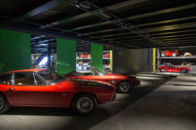 Einzug der Monterverdi-Sammlung im Verkehrshaus Luzern - der Monteverdi Hai oben angekommen