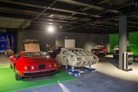 Einzug der Monterverdi-Sammlung im Verkehrshaus Luzern - über die Holzform wurde die Karosserie gedengelt