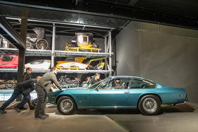 Einzug der Monterverdi-Sammlung im Verkehrshaus Luzern - vorsichtig auf den Standplatz schieben