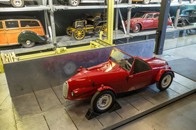 Einzug der Museums-Fahrzeuge der Monteverdi-Sammlung im Verkehrshaus Luzern - beim Monteverdi Special handelt es sich um einen Nachbau, das Original wurde zerstört