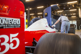 Einzug der Museums-Fahrzeuge der Monteverdi-Sammlung im Verkehrshaus Luzern - schieben, lenken, schieben