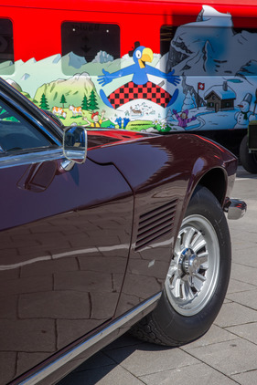 Einzug der Museums-Fahrzeuge der Monteverdi-Sammlung im Verkehrshaus Luzern - ... und wieder freut sich Globi