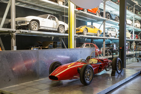 Einzug der Museums-Fahrzeuge der Monteverdi-Sammlung im Verkehrshaus Luzern - viel Platz für den kleinen MBM Formel Junior