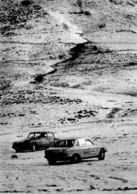 Eisiges Zwischenspiel im Hohen Atlas auf 3000 m Höhe - NSU RO 80 kontra Citroën DS 21 im hobby Super-Test in Afrika Eisiges Zwischenspiel im Hohen Atlas auf 3000 m Höhe - NSU RO 80 kontra Citroën DS 21 im hobby Super-Test in Afrika
