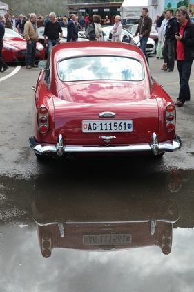 Elegant geformtes Heck des Aston Martin - 35. British Car Meeting auf dem Flugplatz Mollis