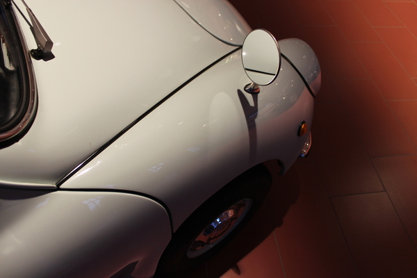 Eleganter Vorderkotflügel am Subaru 360 von 1958 - Sonderschau "40 Jahre Subaru in der Schweiz"