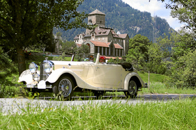 Eleganter Vorkriegs-Bentley an der Splügen-Rallye - British Classic Car Meeting St. Moritz 2017 Eleganter Vorkriegs-Bentley an der Splügen-Rallye - British Classic Car Meeting St. Moritz 2017