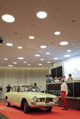 Elegant BMW 3200 CS Coupé from 1964 - Auction of the classic car gallery at the Dolder Grand Hotel 2017