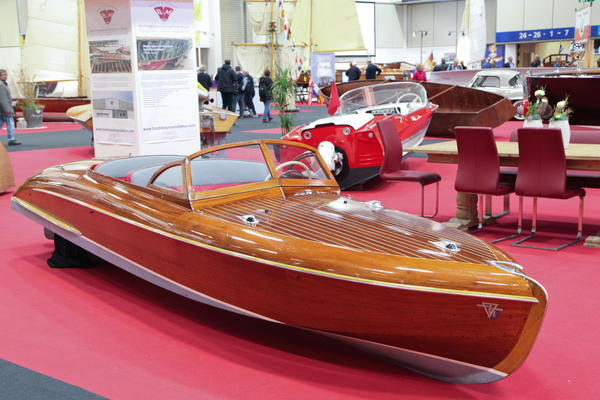 Elegantes Holz-Motorboot - Motorworld Classics Berlin 2019