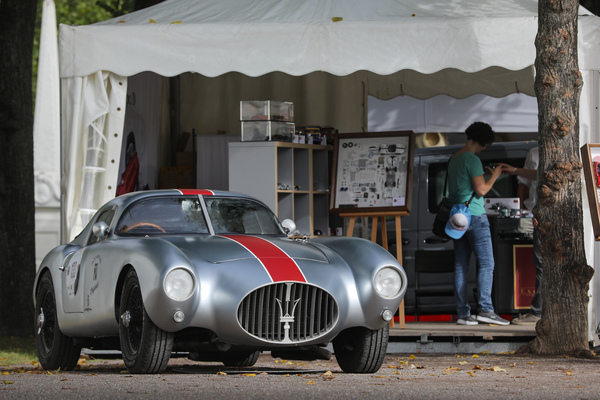 Elegantes Maserati Coupé als Deko? - 21. Classic-Gala Schwetzingen 2025