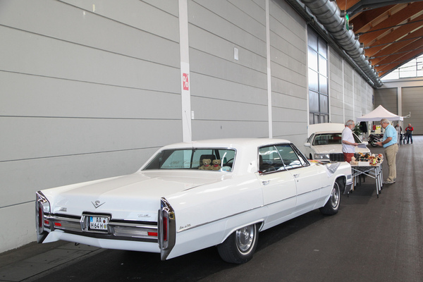 Eleganz in Weiss von Cadillac - Motorworld Classics Bodensee 2022