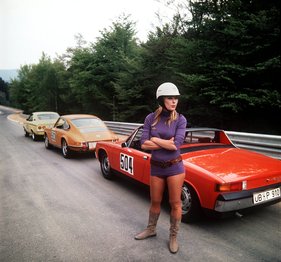 Elke Sommer anfangs 70er Jahre am Nürburgring
