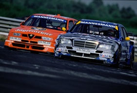 Ellen Lohr im AMG Mercedes C-Klasse Rennsport- Tourenwagen - Neben den späderen Sieger Michael Bartels beim Flugplatzrennen Diepholz (DTM) 1995