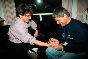 Ellen Lohr mit Toni Mathis, dem Physiotherapeten des Mercedes-Teams (1991)