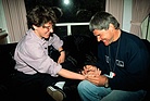 Ellen Lohr mit Toni Mathis, dem Physiotherapeten des Mercedes-Teams (1991)