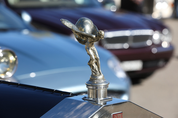 Emily behält die Übersicht - British Car Meeting Motorworld Kemptthal 2025