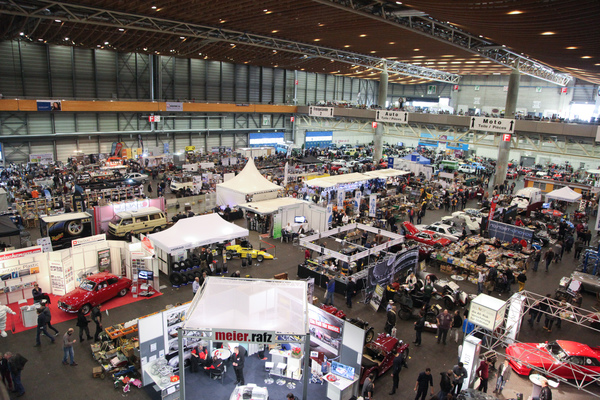 Image: Hustle and bustle in the large hall - OTM Fribourg 2017