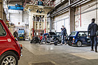Image: Hustle and bustle between the small cars.