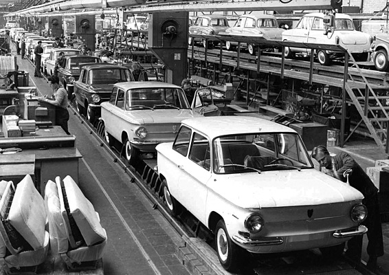 Endkontrolle - Prinz 4 Produktion in Neckarsulm, Ausländer werden bevorzugt bei den schweren Tätigkeiten im, Karosseriebau und Montage eingesetzt