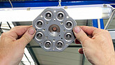 Endkontrolle des Mengenteiler - So erkennt der Fachmann ob alle Bohrungen durchlässig sind