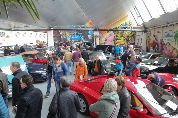 Bild Eng geparkt - Versteigerung Oldtimer Galerie in Toffen am 26. November 2016