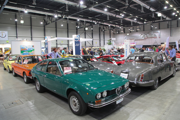 Image: The classic cars were tightly parked at Promocar, in front an Alfa Romeo Alfetta GT Coupé - Swiss Classic World Lucerne 2018