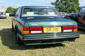 Eng verwandt mit dem Silver Spirit ist der Bentley Turbo R, dessen Schild am Heck schlicht Turbo lautet. Bauzeit von 1985 bis 1997