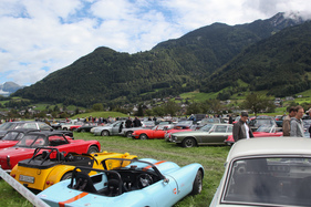 Engländer, soweit man schaut - 35. British Car Meeting auf dem Flugplatz Mollis