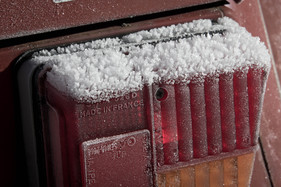 Enten im Winter- oder gar Dornröschenschlag - Citroën 2CV