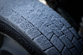 Enten im Winter- oder gar Dornröschenschlag - Citroën 2CV