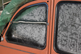 Enten im Winter- oder gar Dornröschenschlag - Citroën 2CV
