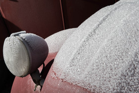 Enten im Winter- oder gar Dornröschenschlag - Citroën 2CV