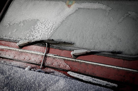 Enten im Winter- oder gar Dornröschenschlag - Citroën 2CV