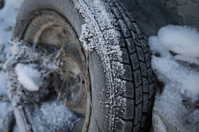 Enten im Winter- oder gar Dornröschenschlag - Citroën 2CV