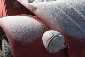 Enten im Winter- oder gar Dornröschenschlag - Citroën 2CV