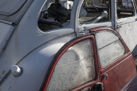 Enten im Winter- oder gar Dornröschenschlag - Citroën 2CV