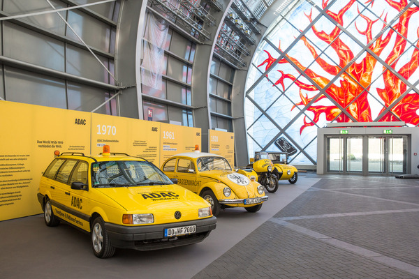 Bild Entwicklung der ADAC-Strassenwacht-Flotte an der Techno Classica Essen 2022