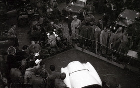 Enzmann 506 (1957) - der Sportwagen war an der IAA von 1957 ständig von interessierten Messebesuchern umringt Enzmann 506 (1957) - der Sportwagen war an der IAA von 1957 ständig von interessierten Messebesuchern umringt