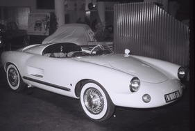 Enzmann 506 (1957) - in weissem Gewand glänzt der Enzmann auf dem Stand der IAA 1957