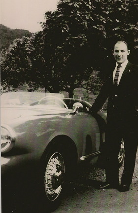 Enzmann 506 (1960) - Stirling Moss lehnt sich an den Sportwagen aus der Schweiz