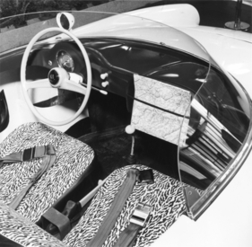 Enzmann VW 506 (1957) - Internationale Automobilausstellung (IAA) in Frankfurt 1957 - Interieur mit Zebrasitzbezügen, Sicherheitsgurten, Kartenhalter und Aufprallfläche für den Beifahrer