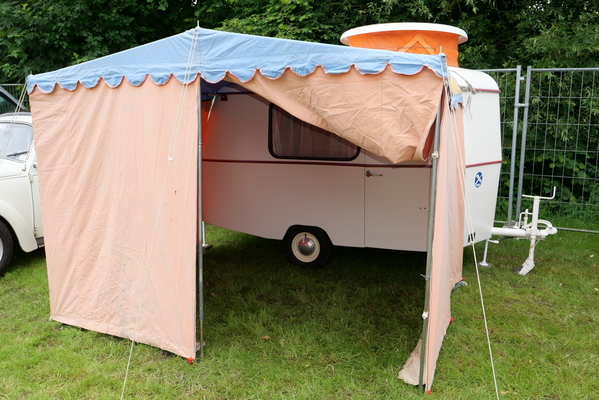 Eriba Puck (1963) – sieht gemütlich aus – Bockhorner Oldtimermarkt 2024