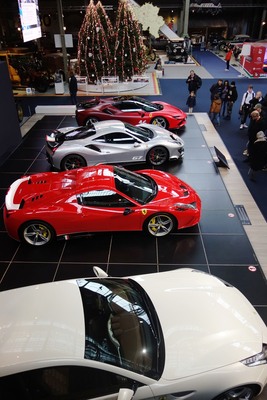 Erinnerung an die vorangehende Sonder schau 75 Jahre Ferrari - Sonderschau Supercars 2 in der Autoworld Brüssel 2022/2023