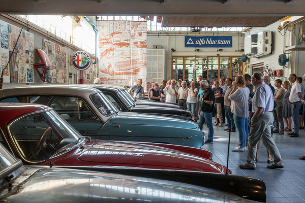 Erklärungen zu jedem Fahrzeug durch Axel Marx (Alfa Blue Team) - Clubanlass Alfa Romeo Club (17. bis 19. August 2018)