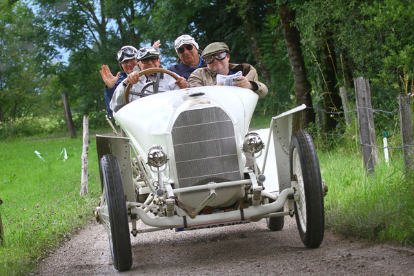 Bild: Ernst Piëch mit seinem Prinz Heinrich Wagen aus dem Jahr 1910 bei den Gruppe B Rallyelegenden in Saalfelden am Steinernen Meer