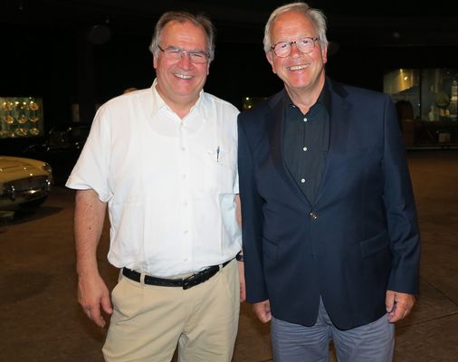 Bild Eröffnungsfeier der Citroën-Ausstellung im Pantheon Basel – Stephan Musfeld (links) und Hans Berchtold