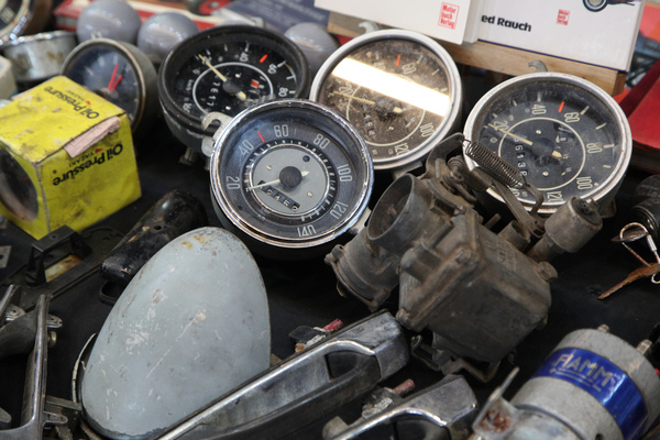 Bild: Ersatzteile - Tachometer und andere Sachen - Bremen Classic Motorshow 2020